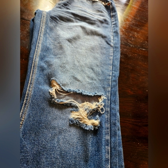 Cello Brand Colorblock Styled Distressed Denim/ Crop Jeans Women's Size 9 - Picture 5 of 11